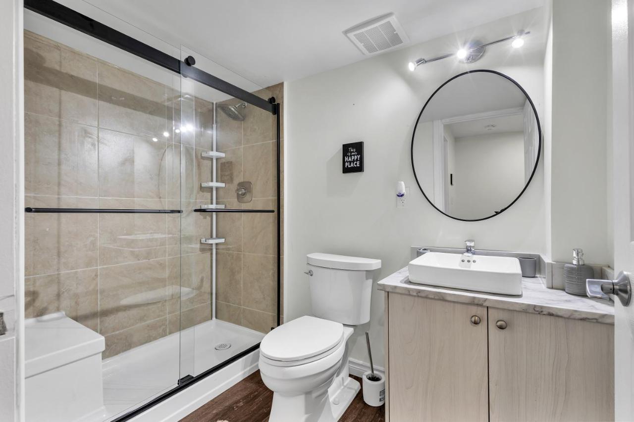 Modern 1 Bedroom + Den In Cambridge Exterior photo