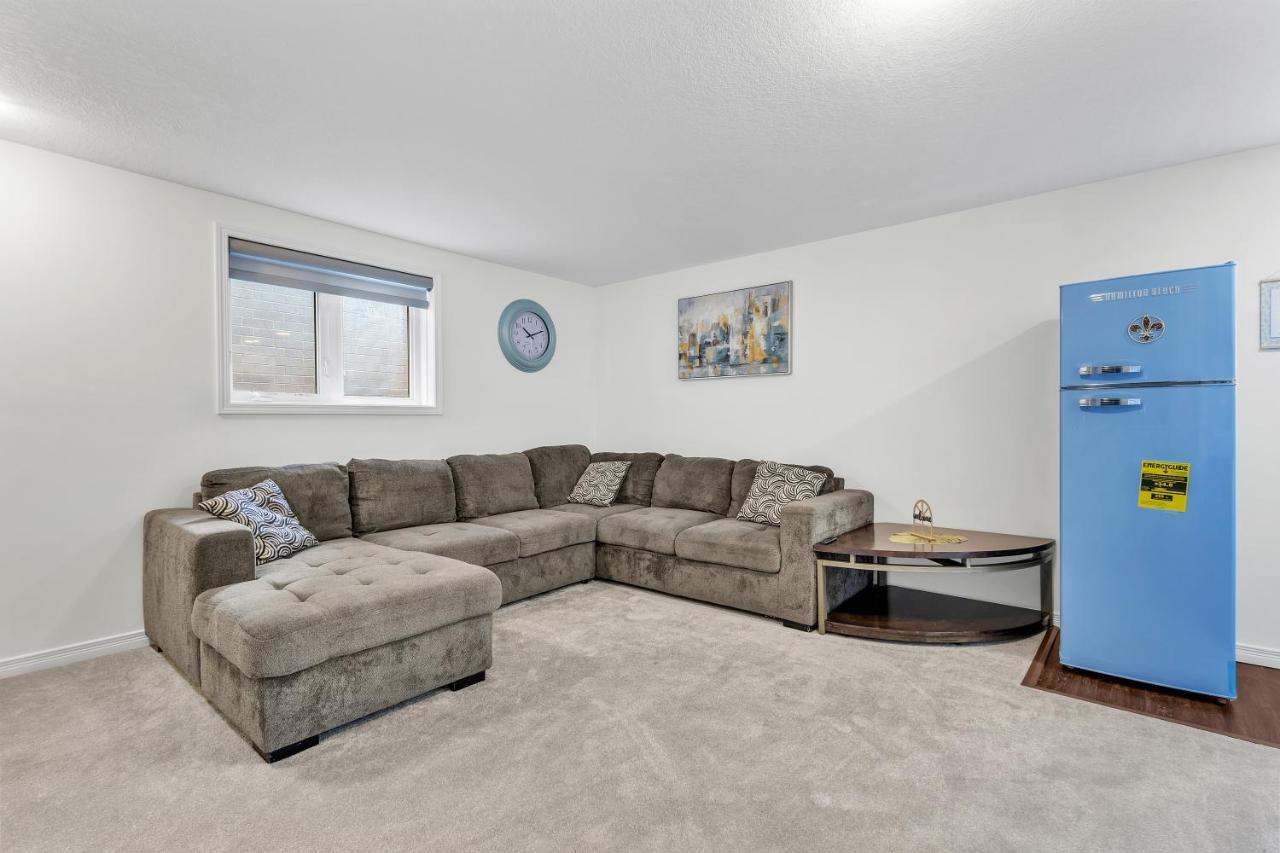 Modern 1 Bedroom + Den In Cambridge Exterior photo
