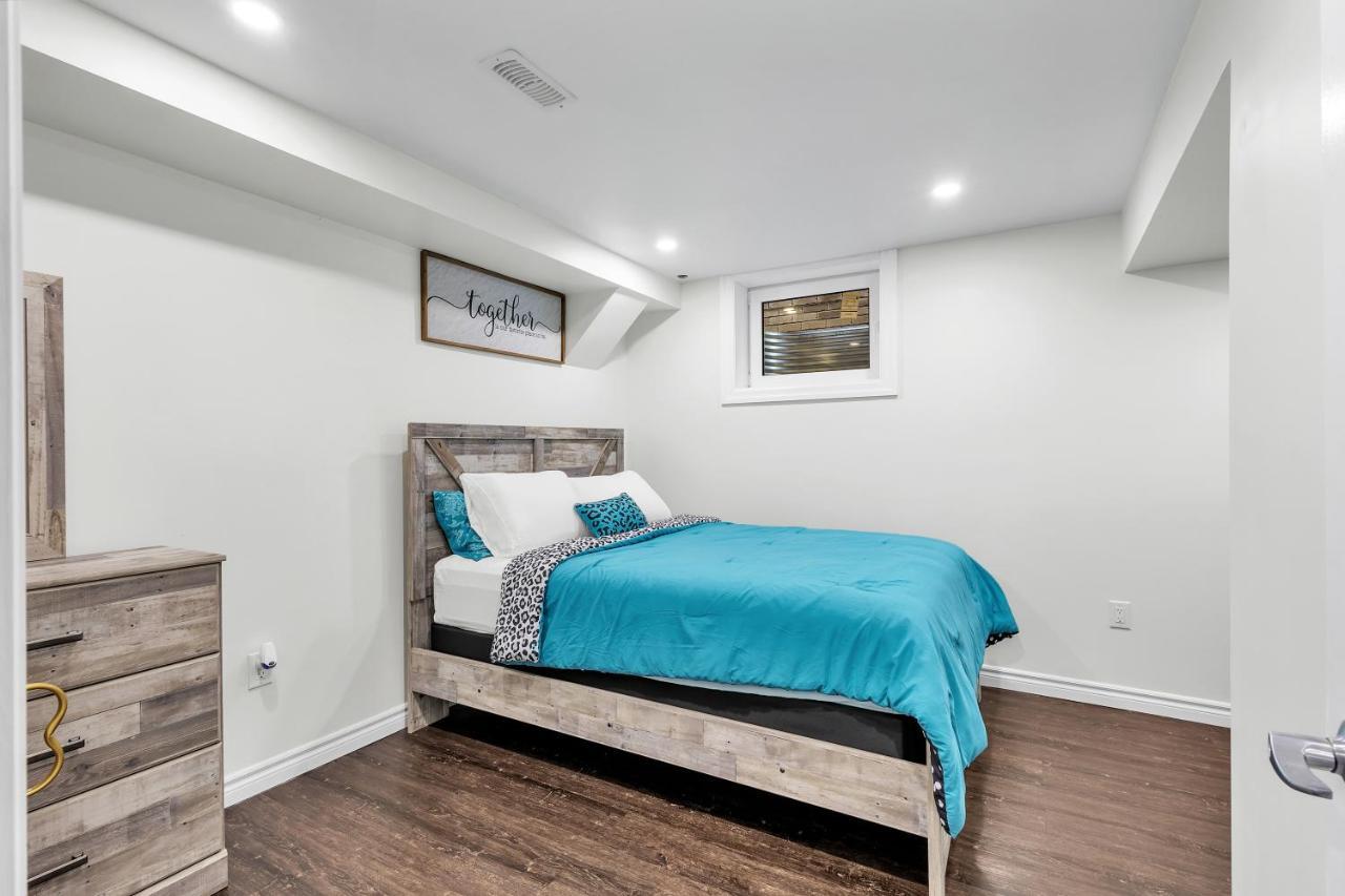 Modern 1 Bedroom + Den In Cambridge Exterior photo