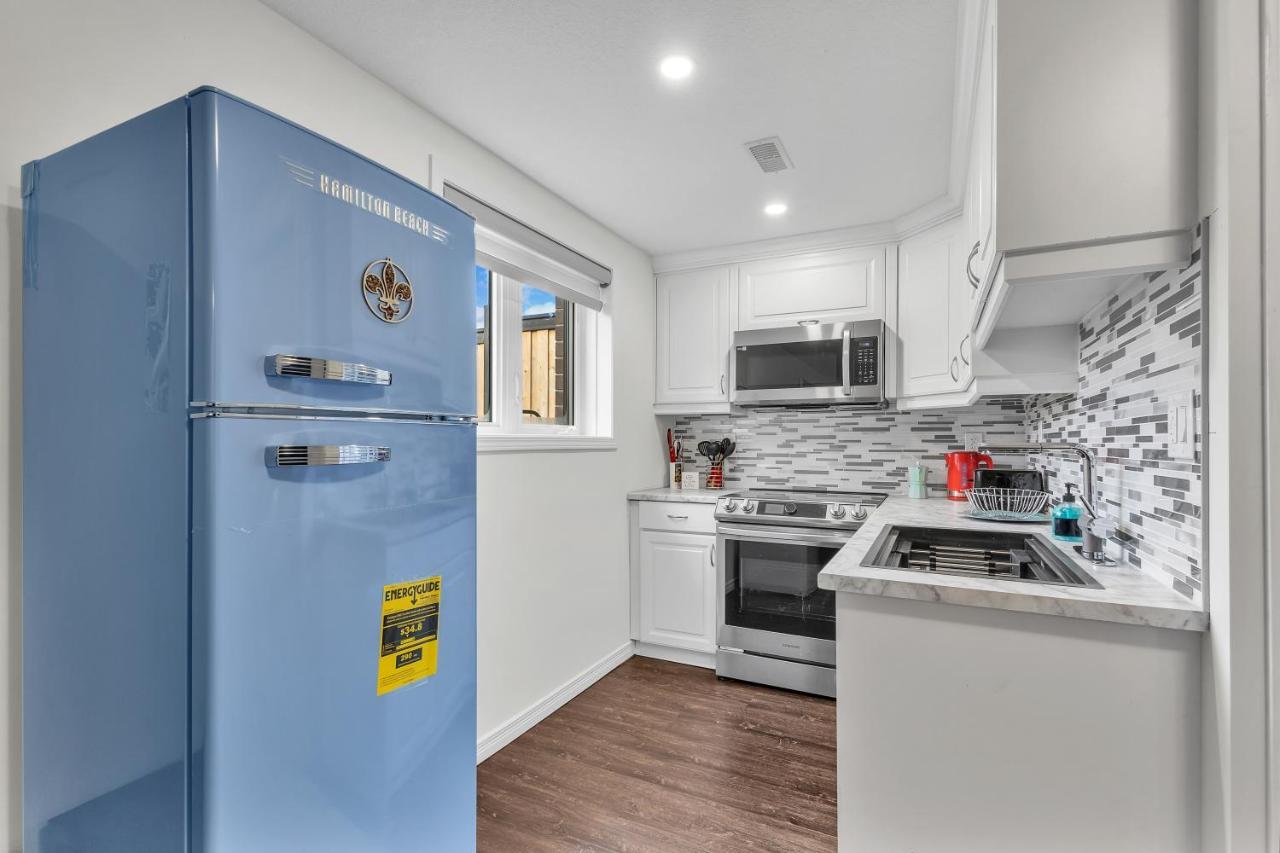 Modern 1 Bedroom + Den In Cambridge Exterior photo